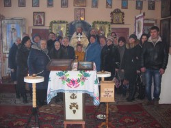 Паломники Доброполья поддержали общину Свято-Ильинского храма села Ново-Александровка